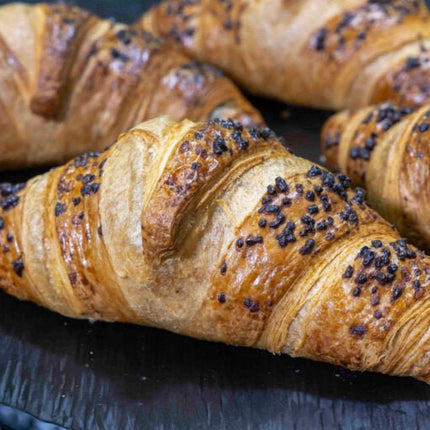 CROISSANT HAZELNUT PRALINE R2B 90G (48PCS/BOX) - Hellenic Imports