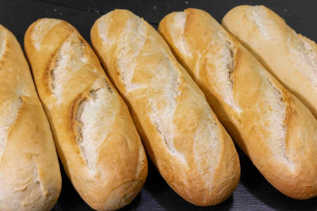 FRENCH BAGUETTE 25 ± 2 cm 140G (50PCS/BOX) - Hellenic Imports