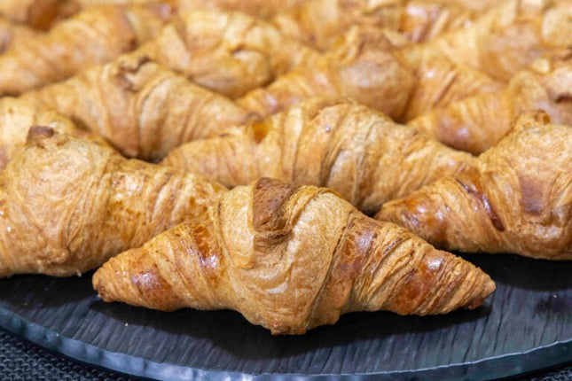MINI BUTTER CROISSANT R2B 30G (7KG/BOX) - Hellenic Imports